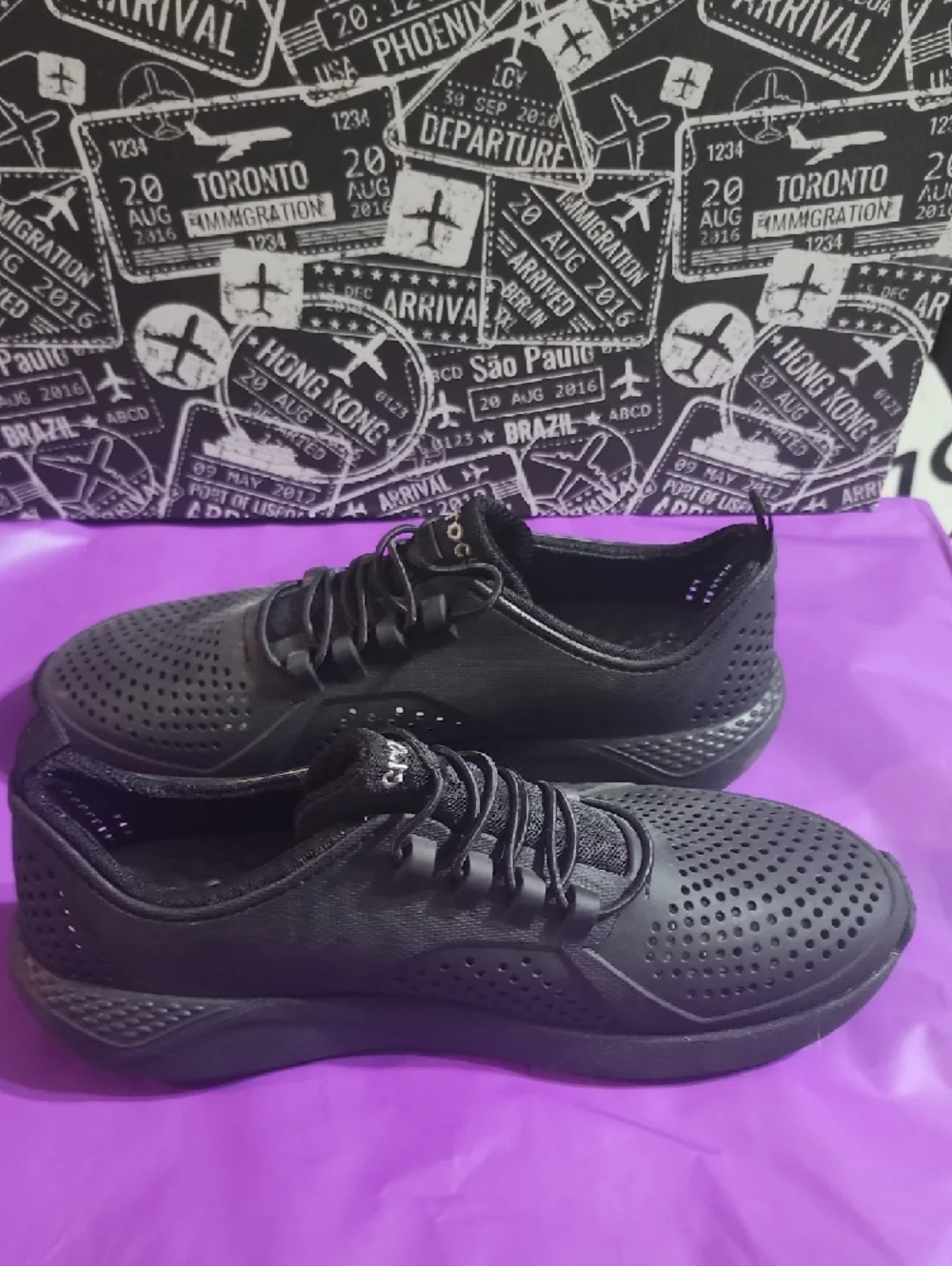 Crocs - Youth/Juniors size 6 Black Perforated Casual Sneakers